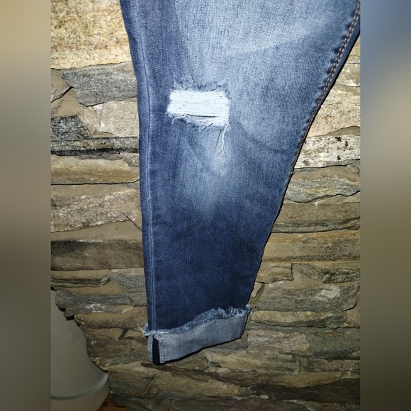 Sound/style Jamie crop slim and sleek size 8 distressed jeans NWT - Picture 11 of 12